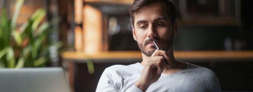Hombre piensa c�mo cancelar seguro de vida antes del vencimiento