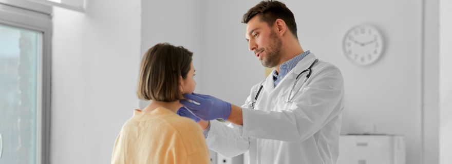 Mujer se somete a chequeo médico completo
