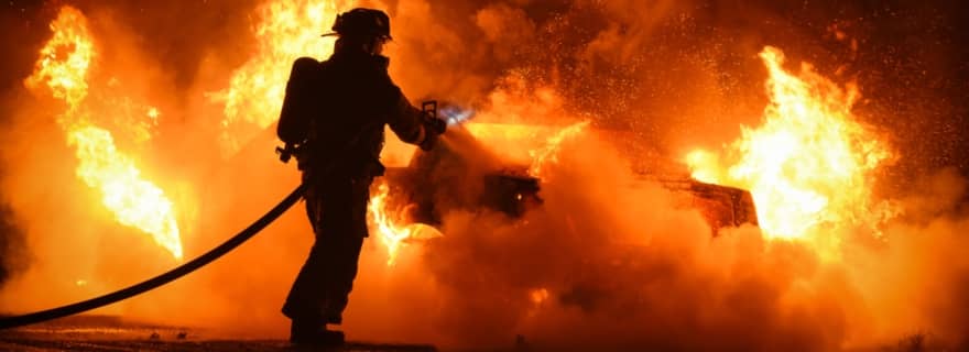 Coche incendiado