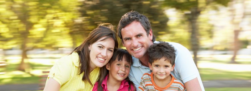 Familia protegida tras contratar seguro de vida
