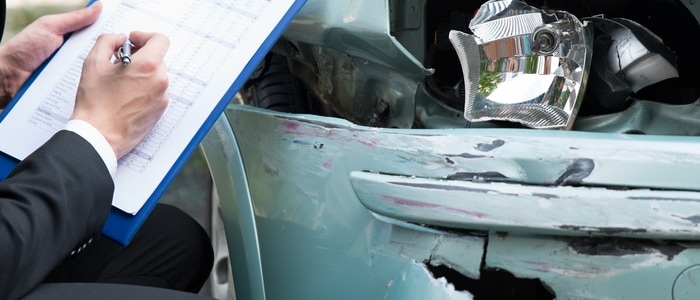 Perito de coche en un peritaje