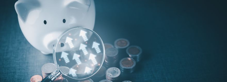 Plan de previsión asegurado: hucha con lupa y monedas