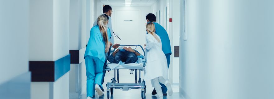 Seguros de hospitalizaci�n: paciente ingresando en hospital
