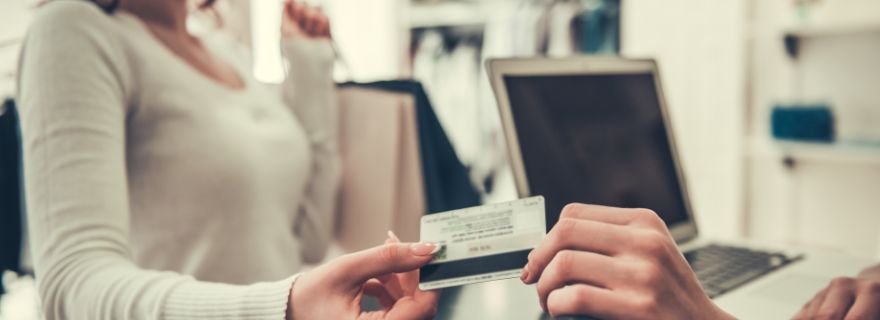 Tarjetas de d�bito y cr�dito: pagar en tiendas