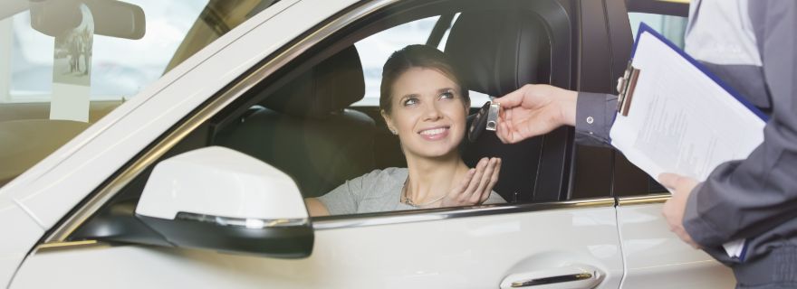 Taller concertado entrega coche de cortes�a